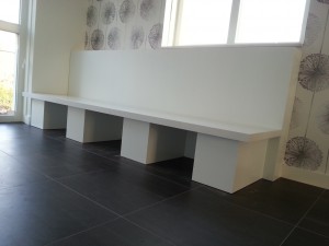 eetbank en radiatorombouw in één 2